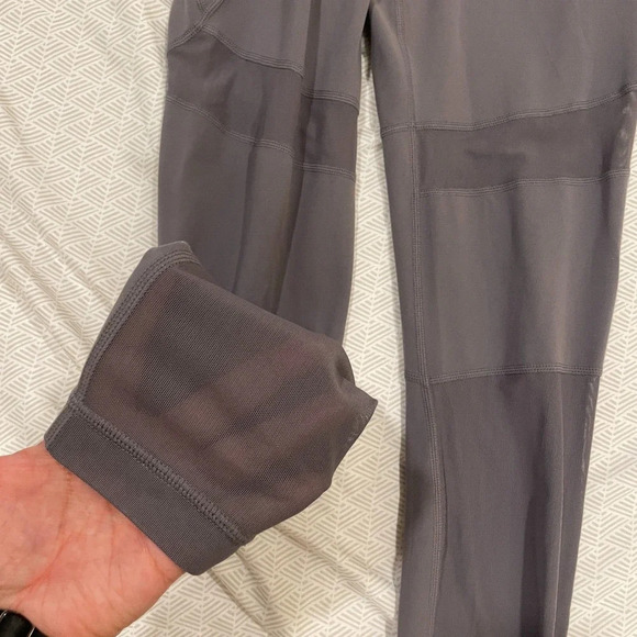 ATHLETA Meshblock Stash Pocket Salutation Tights Gray Blue Size Small - Picture 12 of 13